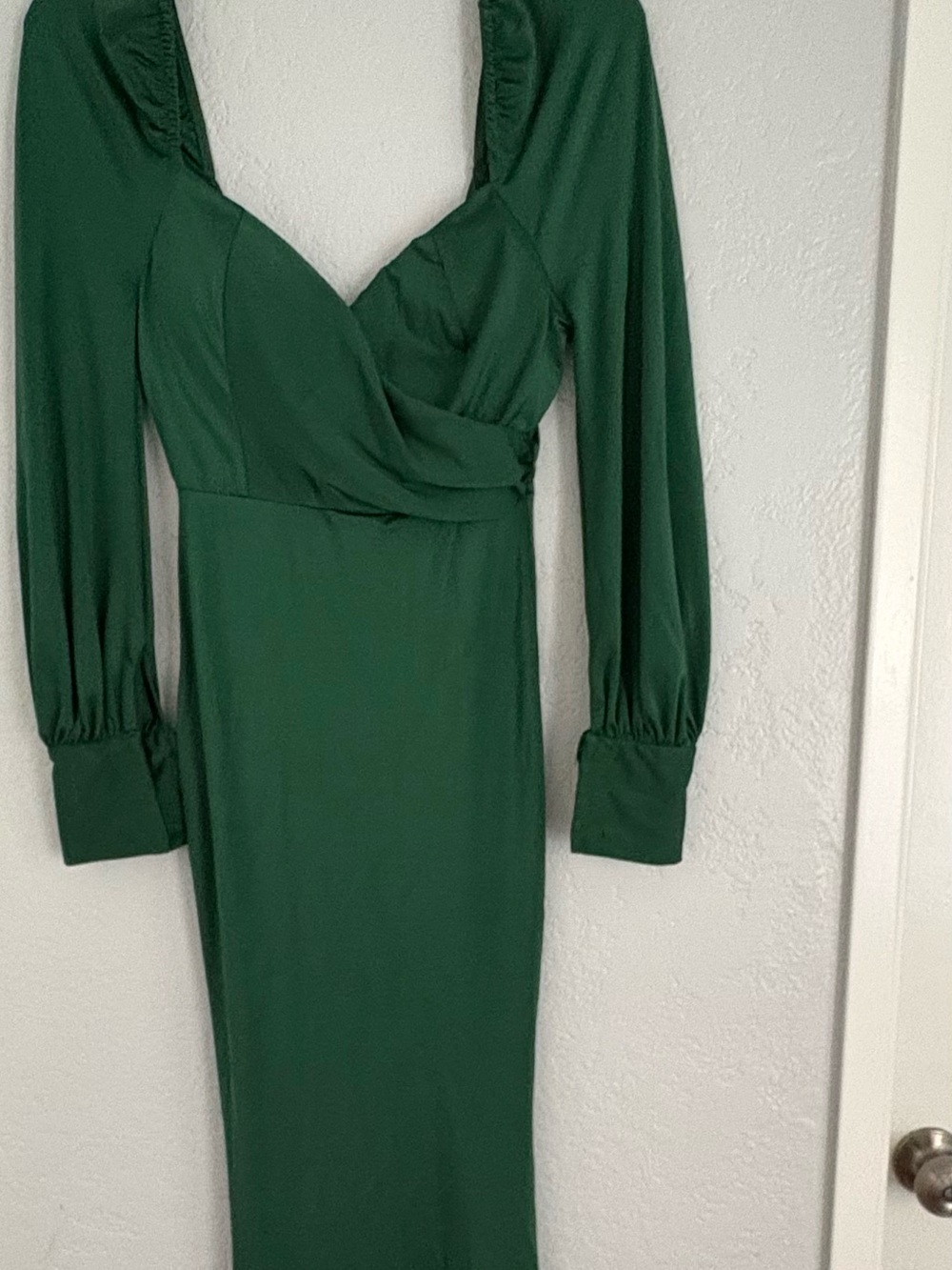 Elegant Emerald Green Long Sleeve Wrap Dress